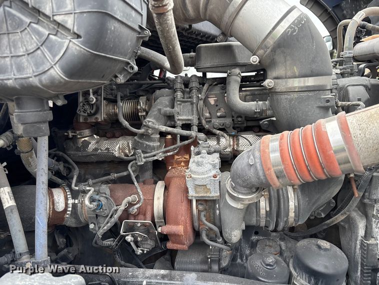 image for item YA1626 2019 Peterbilt 579 semi truck