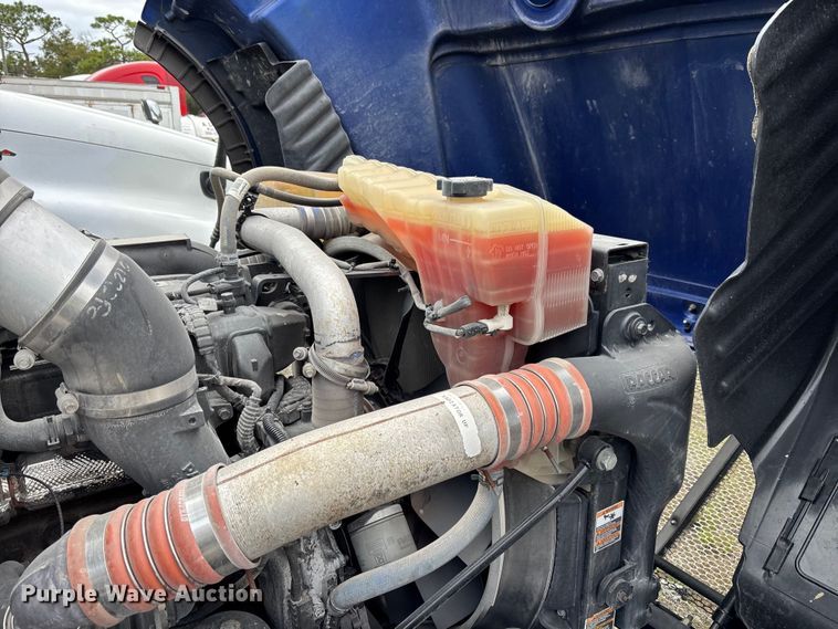 image for item YA1626 2019 Peterbilt 579 semi truck