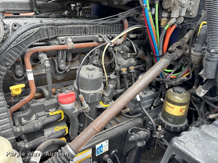 image for item YA1626 2019 Peterbilt 579 semi truck