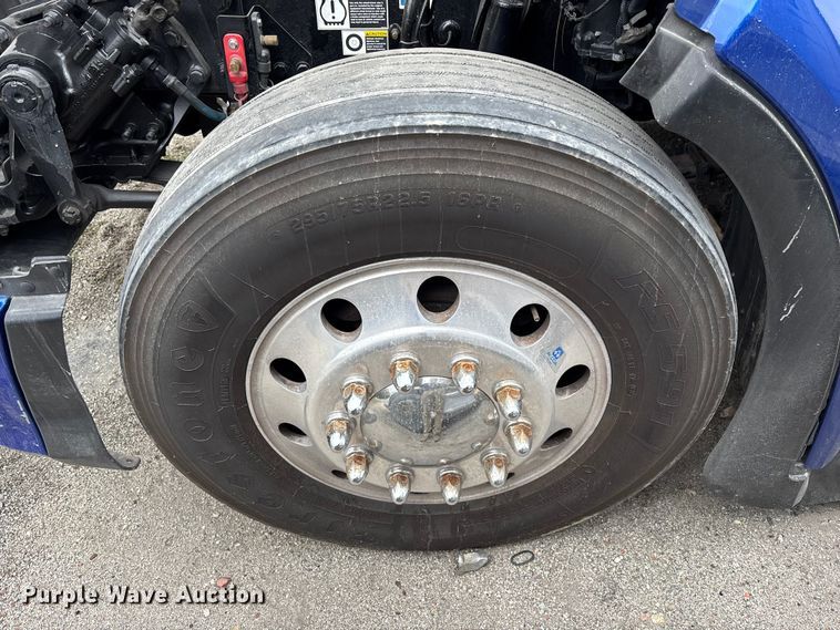 image for item YA1626 2019 Peterbilt 579 semi truck