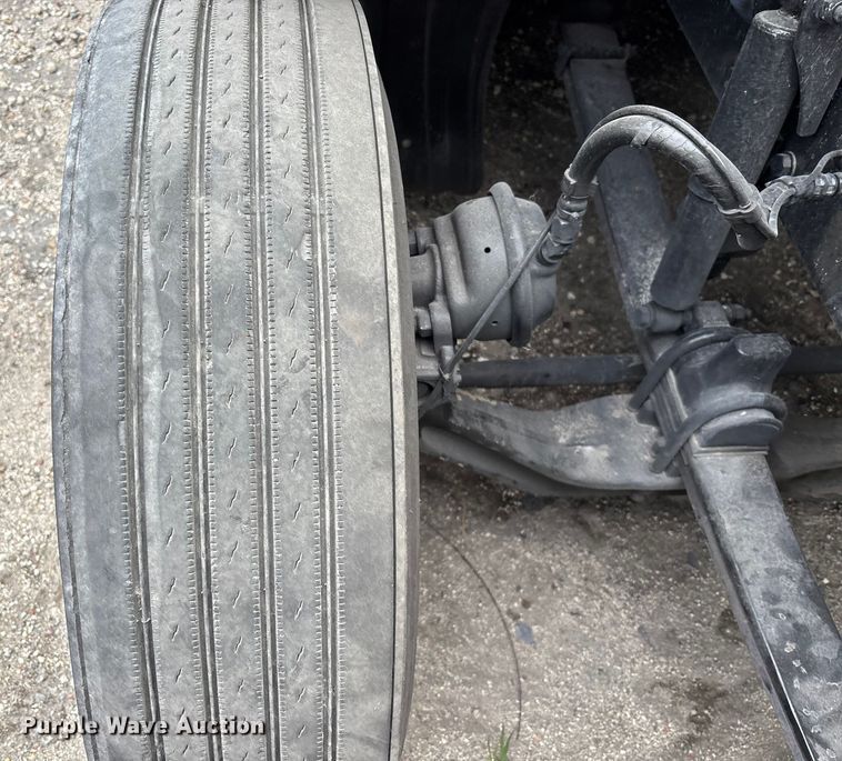image for item YA1626 2019 Peterbilt 579 semi truck