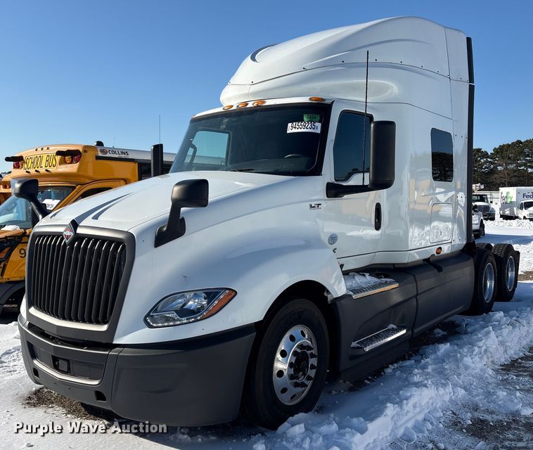 image for item YA1668 2019 International LT625 semi truck