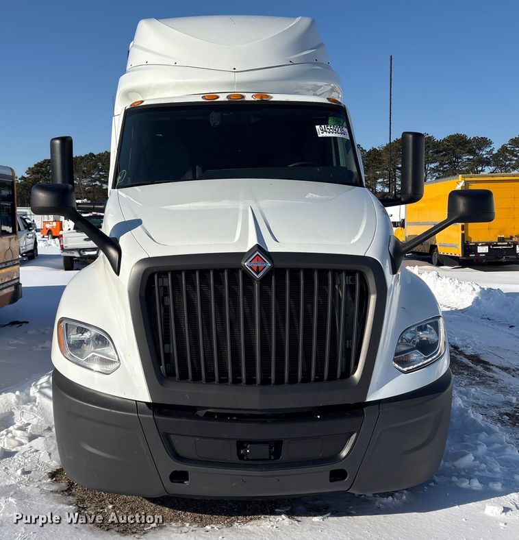 image for item YA1668 2019 International LT625 semi truck