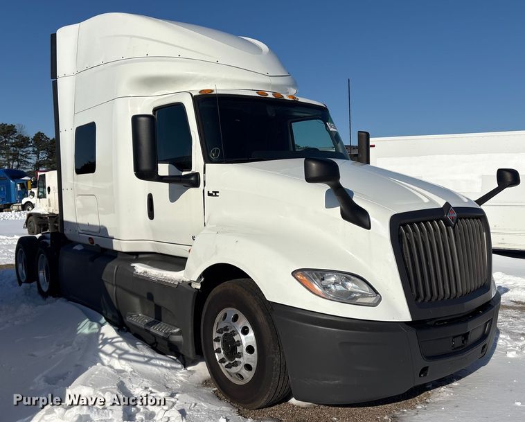 image for item YA1668 2019 International LT625 semi truck
