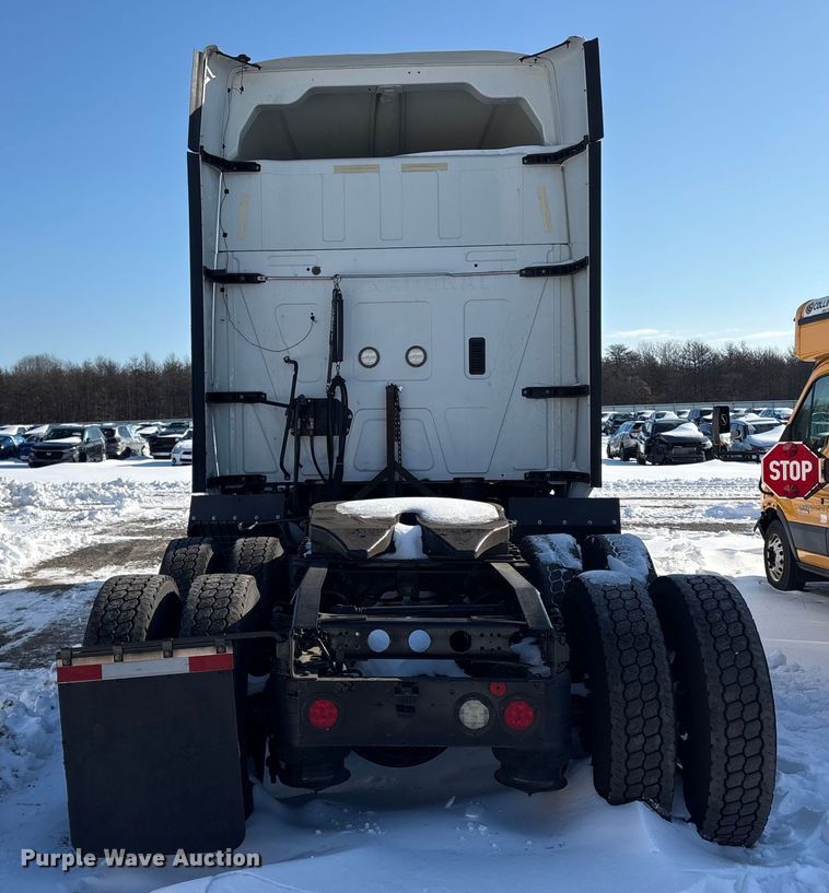 image for item YA1668 2019 International LT625 semi truck