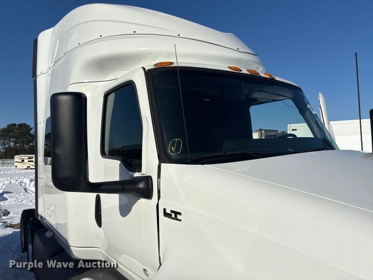 image for item YA1668 2019 International LT625 semi truck