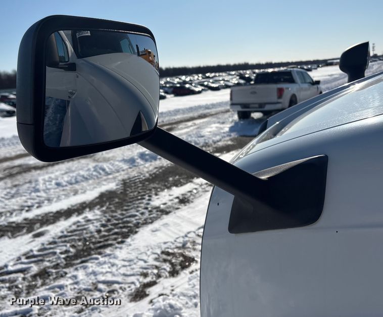 image for item YA1668 2019 International LT625 semi truck