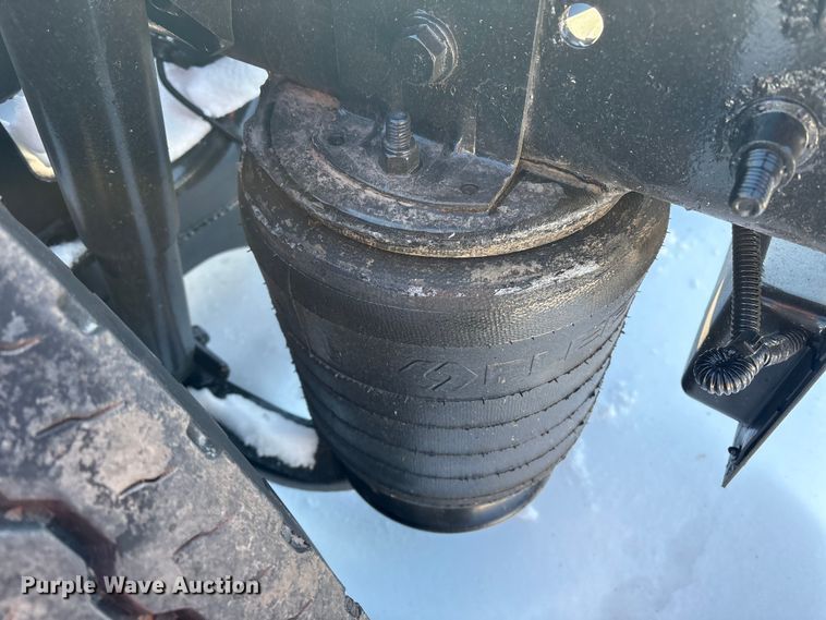 image for item YA1668 2019 International LT625 semi truck