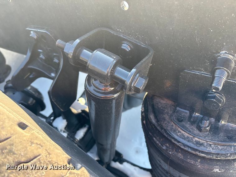 image for item YA1668 2019 International LT625 semi truck