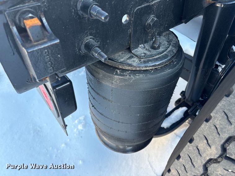 image for item YA1668 2019 International LT625 semi truck