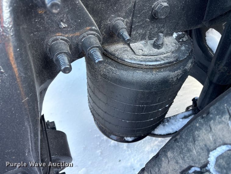 image for item YA1668 2019 International LT625 semi truck