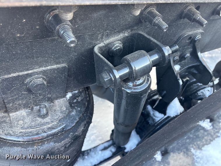 image for item YA1668 2019 International LT625 semi truck