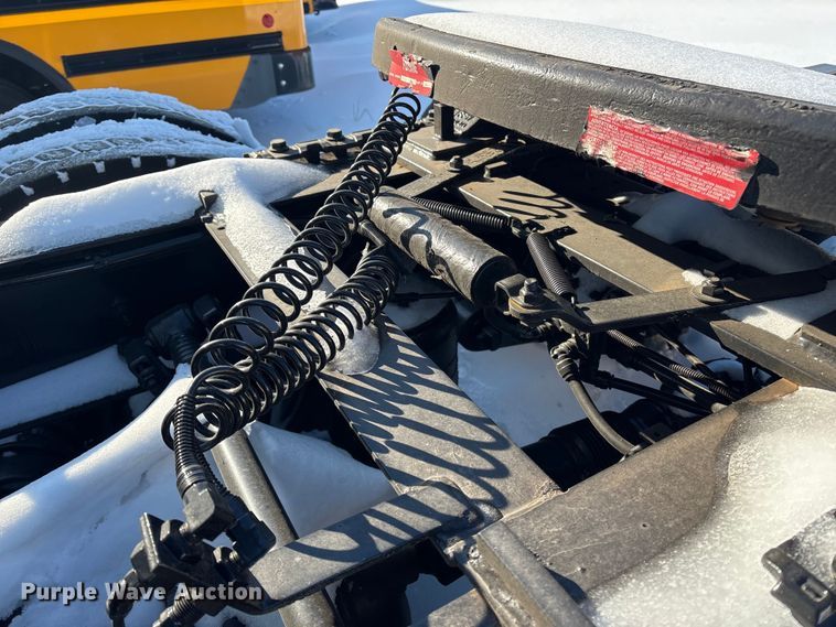 image for item YA1668 2019 International LT625 semi truck
