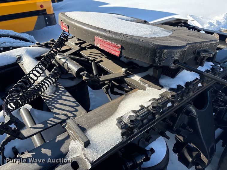 image for item YA1668 2019 International LT625 semi truck