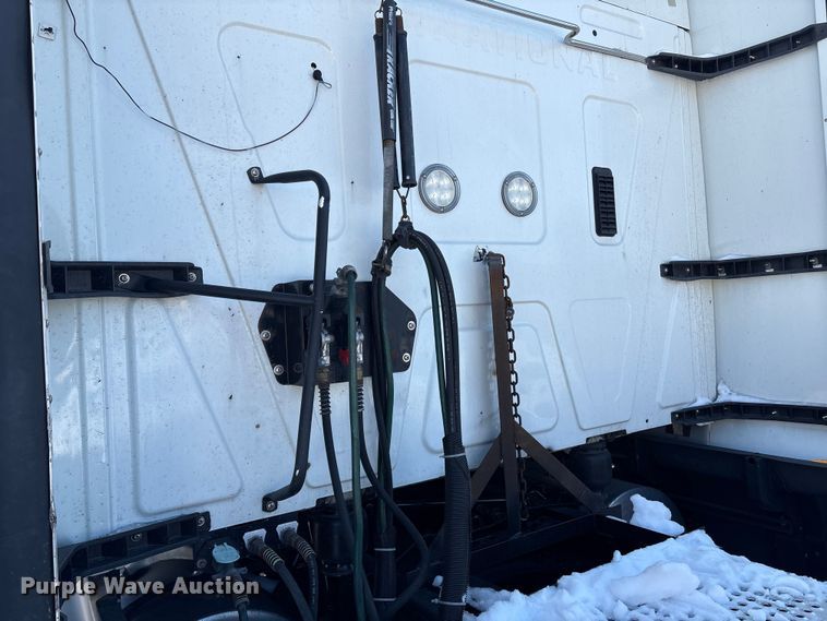 image for item YA1668 2019 International LT625 semi truck