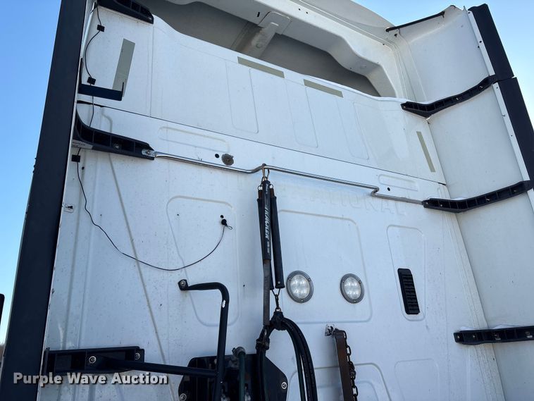 image for item YA1668 2019 International LT625 semi truck
