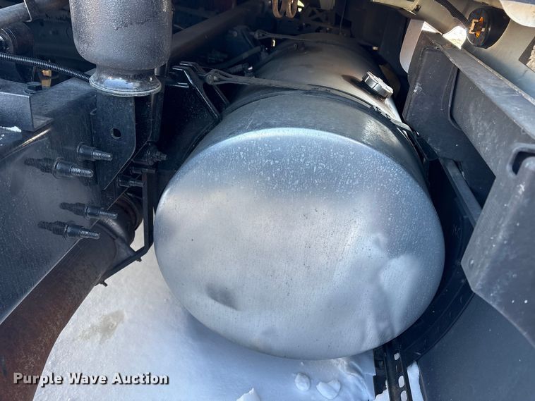 image for item YA1668 2019 International LT625 semi truck