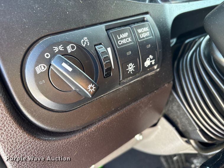 image for item YA1668 2019 International LT625 semi truck