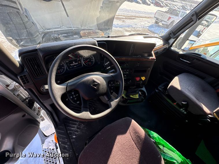 image for item YA1668 2019 International LT625 semi truck