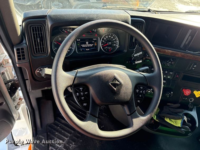 image for item YA1668 2019 International LT625 semi truck