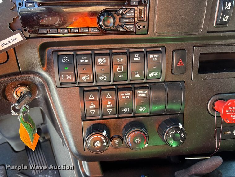 image for item YA1668 2019 International LT625 semi truck