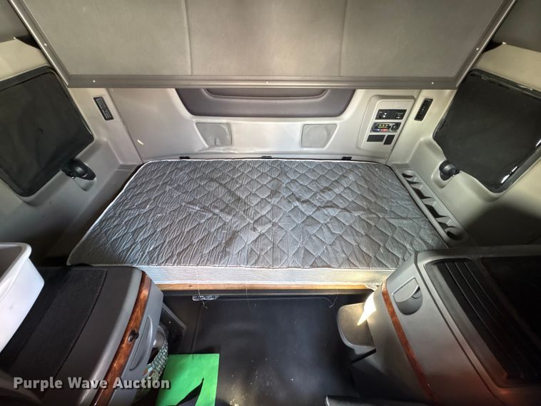 image for item YA1668 2019 International LT625 semi truck