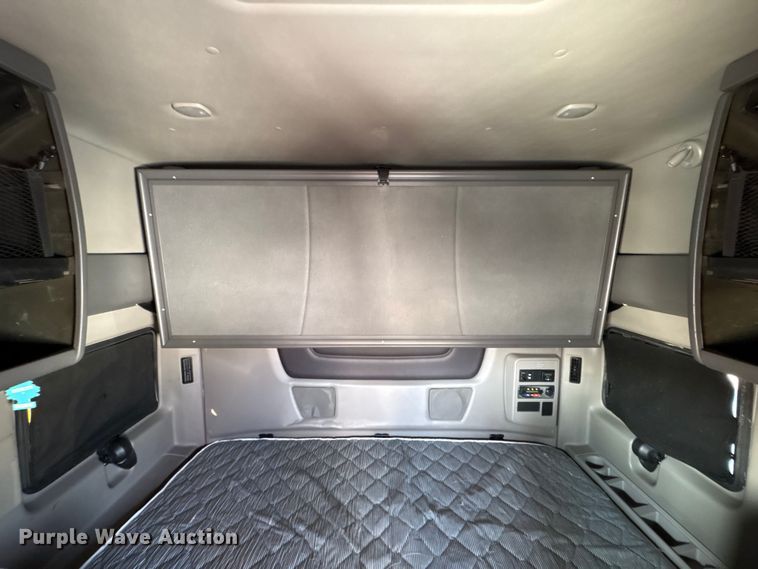 image for item YA1668 2019 International LT625 semi truck