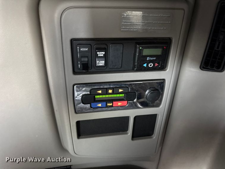 image for item YA1668 2019 International LT625 semi truck