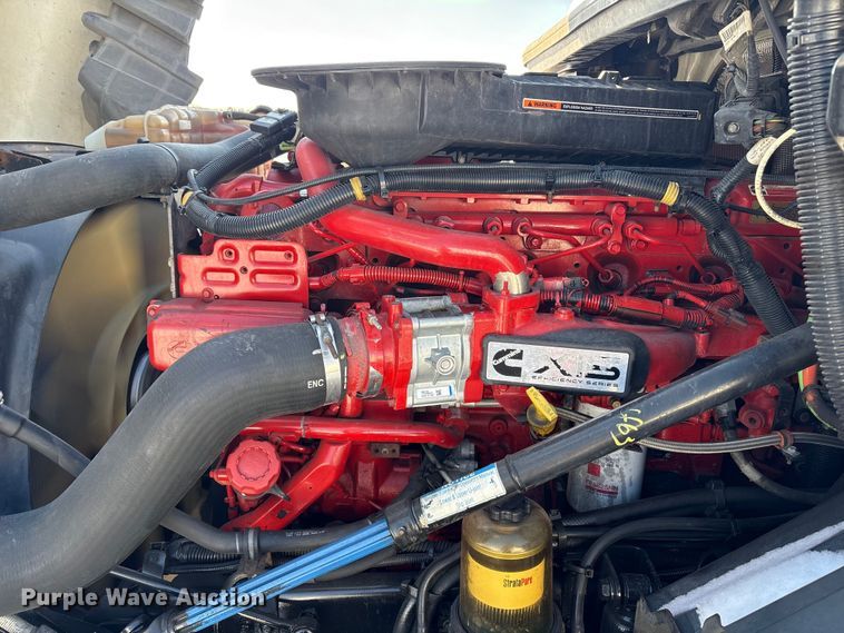 image for item YA1668 2019 International LT625 semi truck