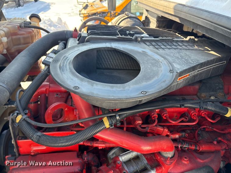 image for item YA1668 2019 International LT625 semi truck