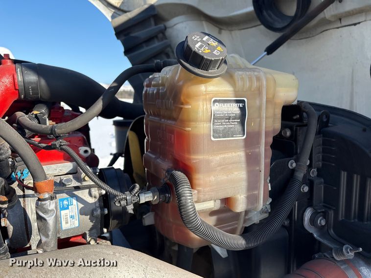 image for item YA1668 2019 International LT625 semi truck