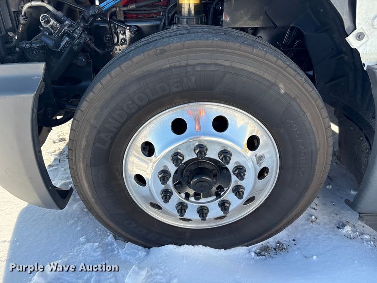 image for item YA1668 2019 International LT625 semi truck