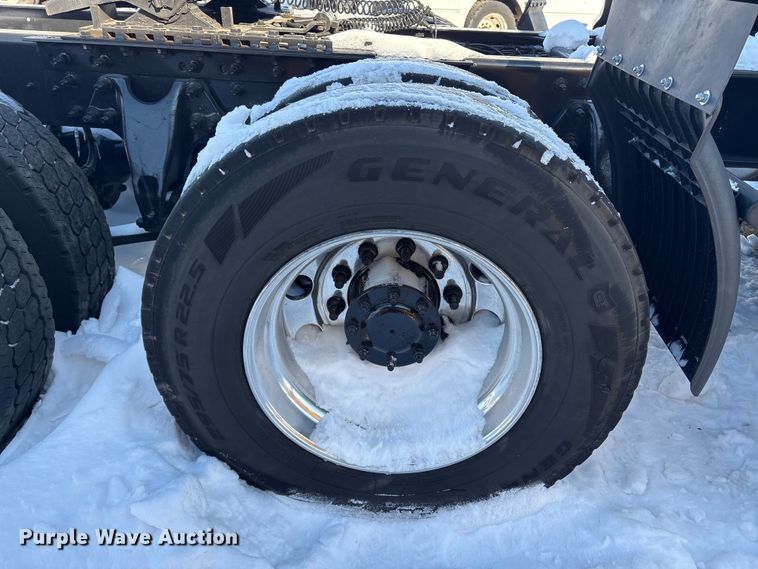 image for item YA1668 2019 International LT625 semi truck