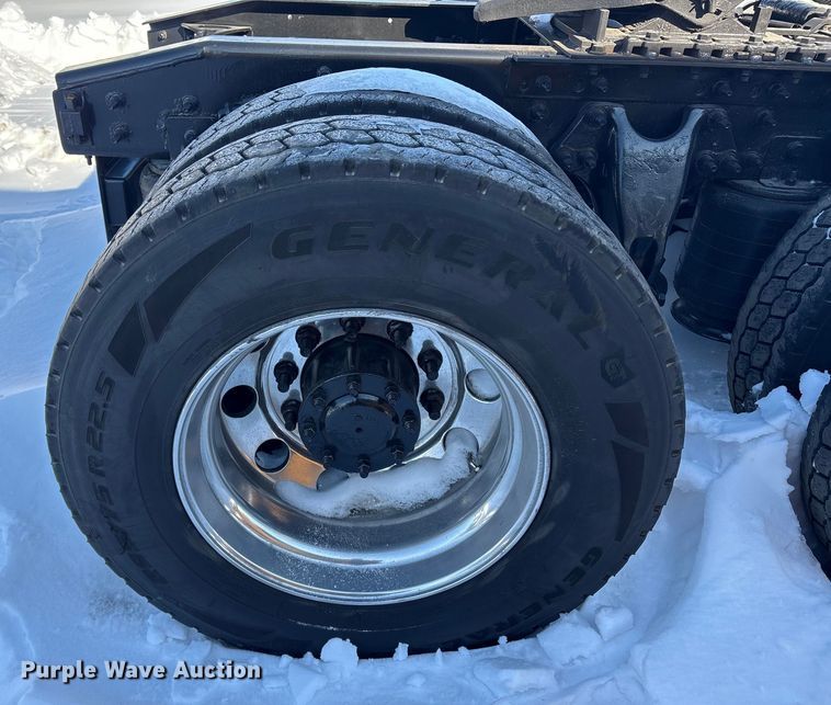 image for item YA1668 2019 International LT625 semi truck