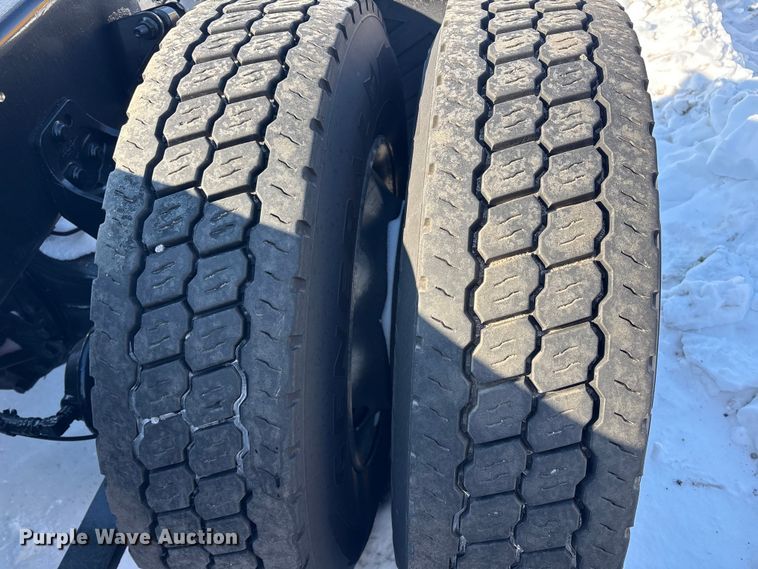 image for item YA1668 2019 International LT625 semi truck