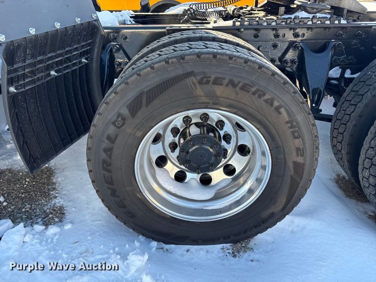 image for item YA1668 2019 International LT625 semi truck