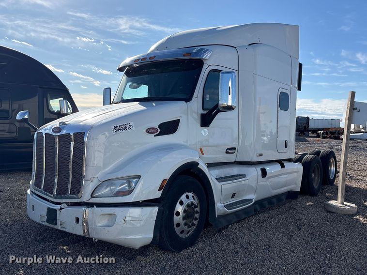 image for item YA1916 2019 Peterbilt 579 semi truck