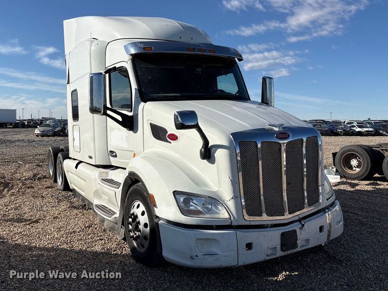 image for item YA1916 2019 Peterbilt 579 semi truck
