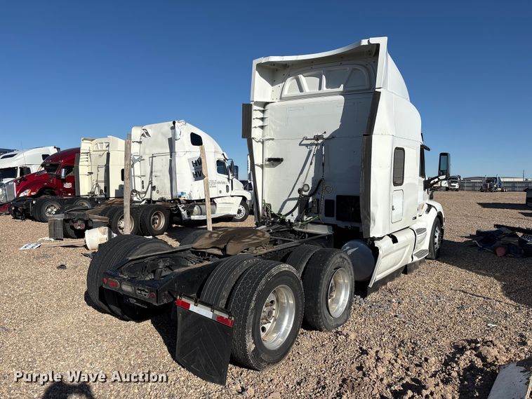 image for item YA1916 2019 Peterbilt 579 semi truck