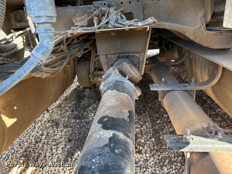 image for item YA1916 2019 Peterbilt 579 semi truck
