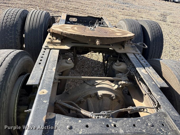 image for item YA1916 2019 Peterbilt 579 semi truck