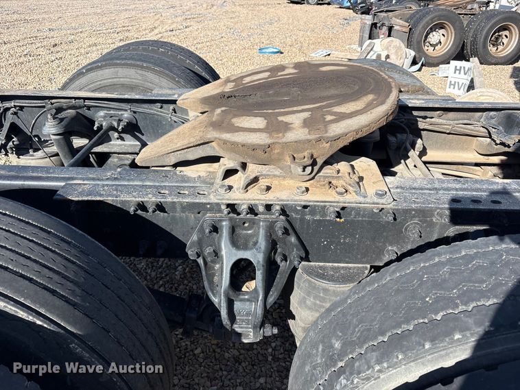 image for item YA1916 2019 Peterbilt 579 semi truck