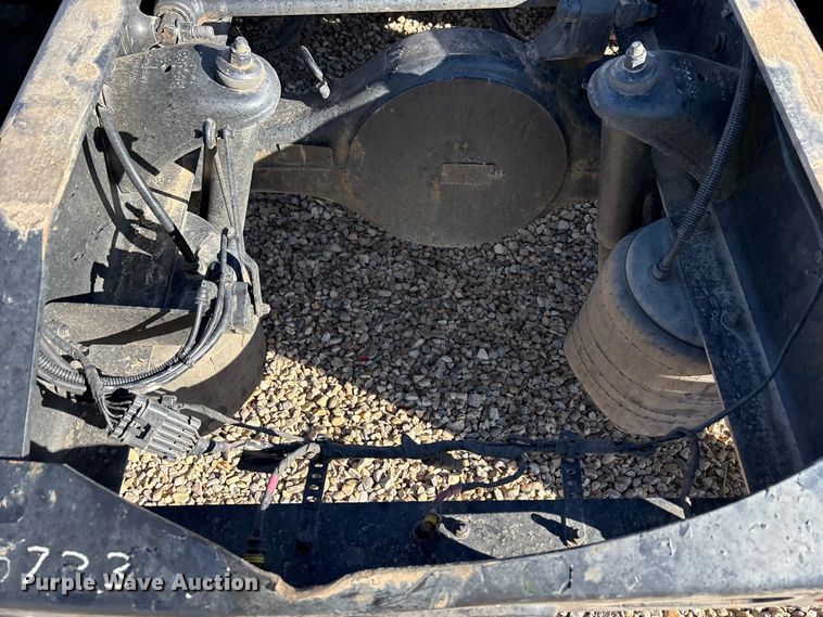 image for item YA1916 2019 Peterbilt 579 semi truck