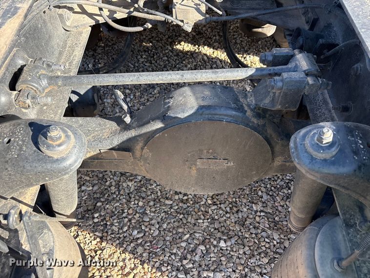 image for item YA1916 2019 Peterbilt 579 semi truck