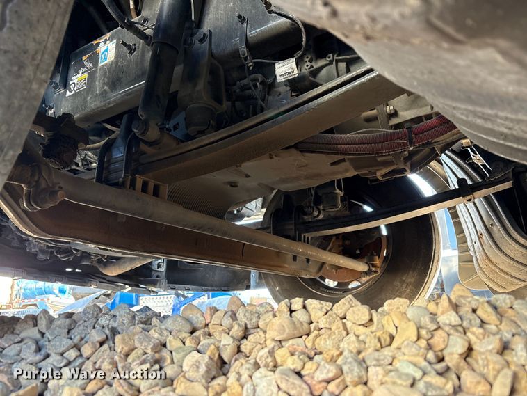 image for item YA1916 2019 Peterbilt 579 semi truck