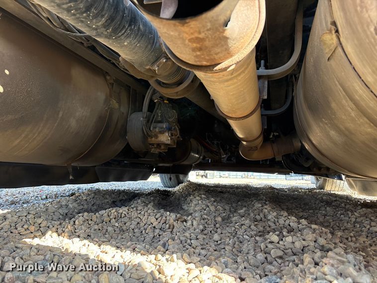 image for item YA1916 2019 Peterbilt 579 semi truck