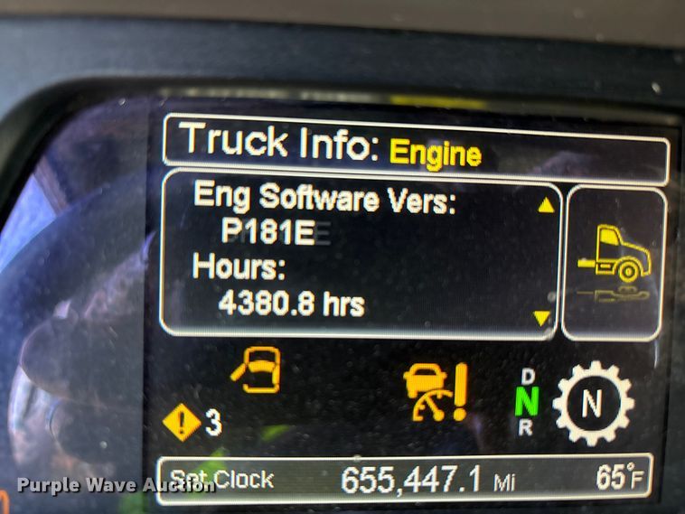 image for item YA1916 2019 Peterbilt 579 semi truck