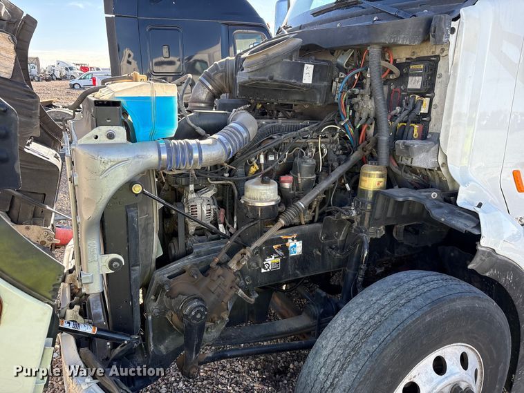image for item YA1916 2019 Peterbilt 579 semi truck
