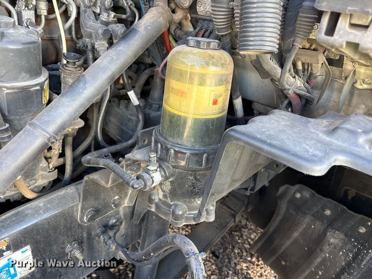 image for item YA1916 2019 Peterbilt 579 semi truck