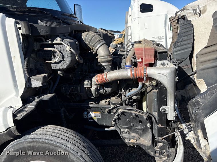 image for item YA1916 2019 Peterbilt 579 semi truck